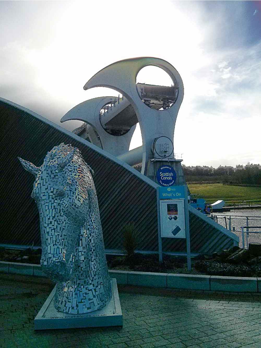 A Kelpie guarding the Wheel